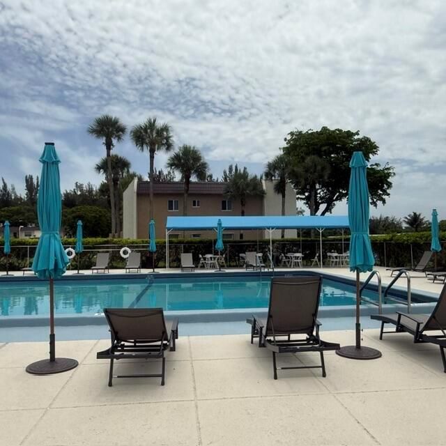 pool for lake meryl