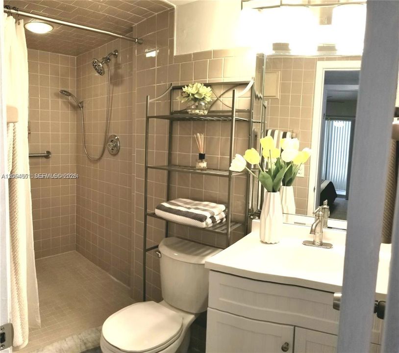 En Venta: $144,900 (2 camas, 2 baños, 819 Pies cuadrados)