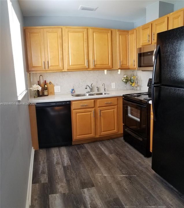 En Venta: $144,900 (2 camas, 2 baños, 819 Pies cuadrados)