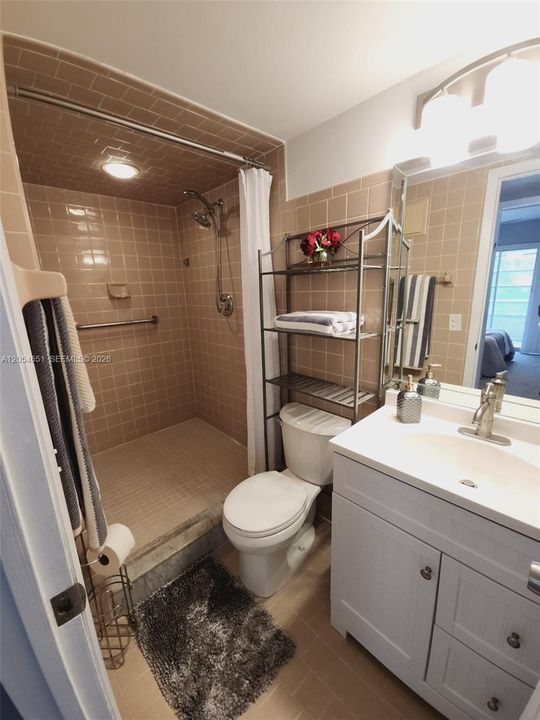 En Venta: $144,900 (2 camas, 2 baños, 819 Pies cuadrados)