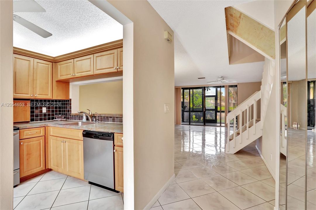 For Rent: $2,550 (2 beds, 2 baths, 1244 Square Feet)