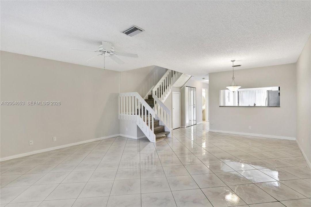 For Rent: $2,550 (2 beds, 2 baths, 1244 Square Feet)