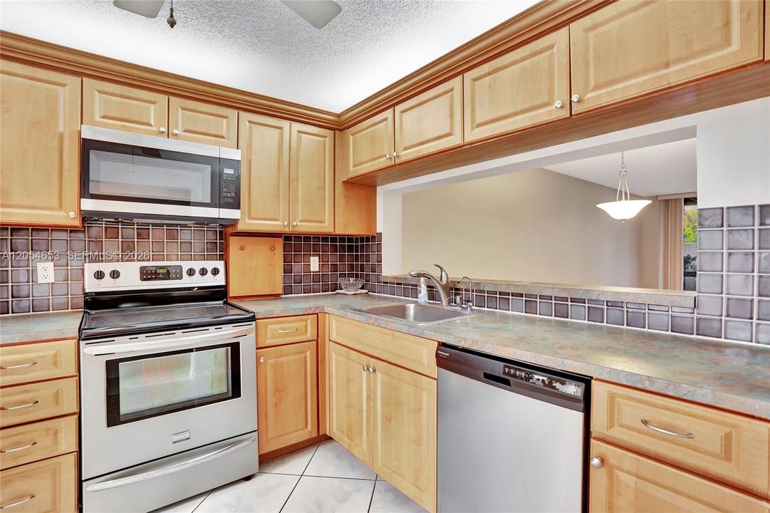 For Rent: $2,550 (2 beds, 2 baths, 1244 Square Feet)