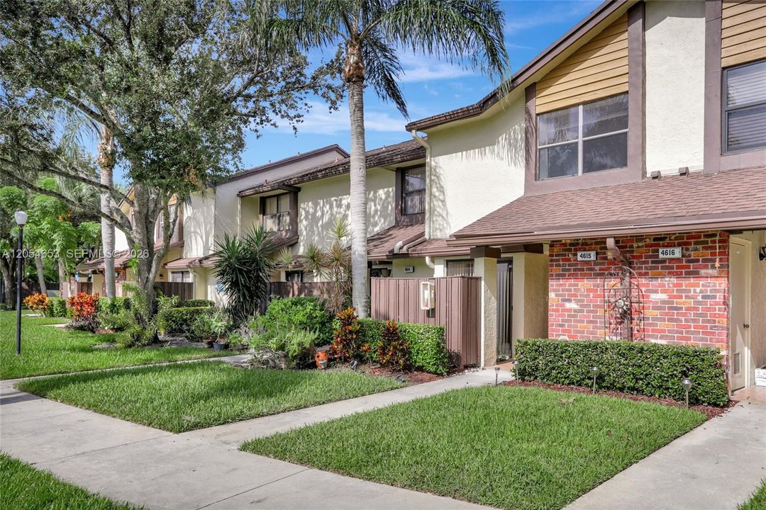 For Rent: $2,550 (2 beds, 2 baths, 1244 Square Feet)