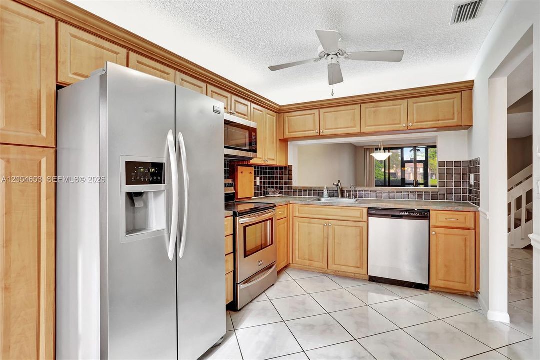 For Rent: $2,550 (2 beds, 2 baths, 1244 Square Feet)