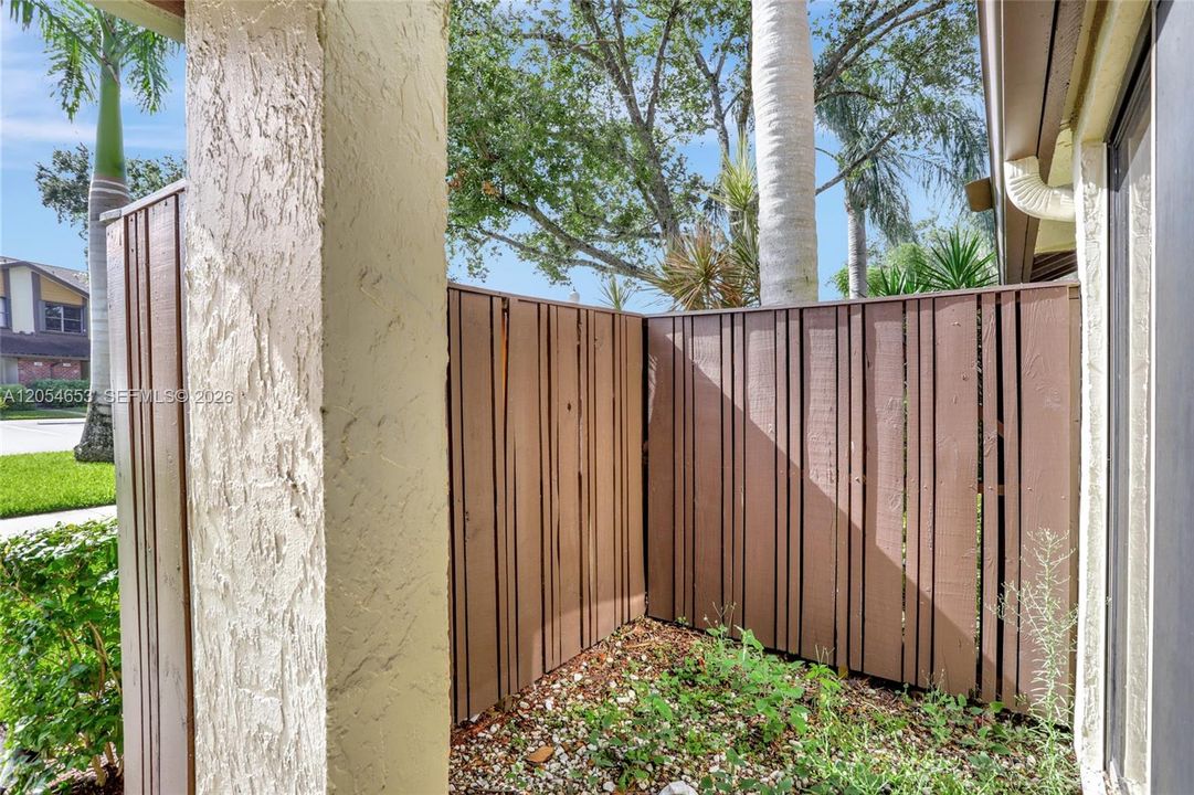 For Rent: $2,550 (2 beds, 2 baths, 1244 Square Feet)