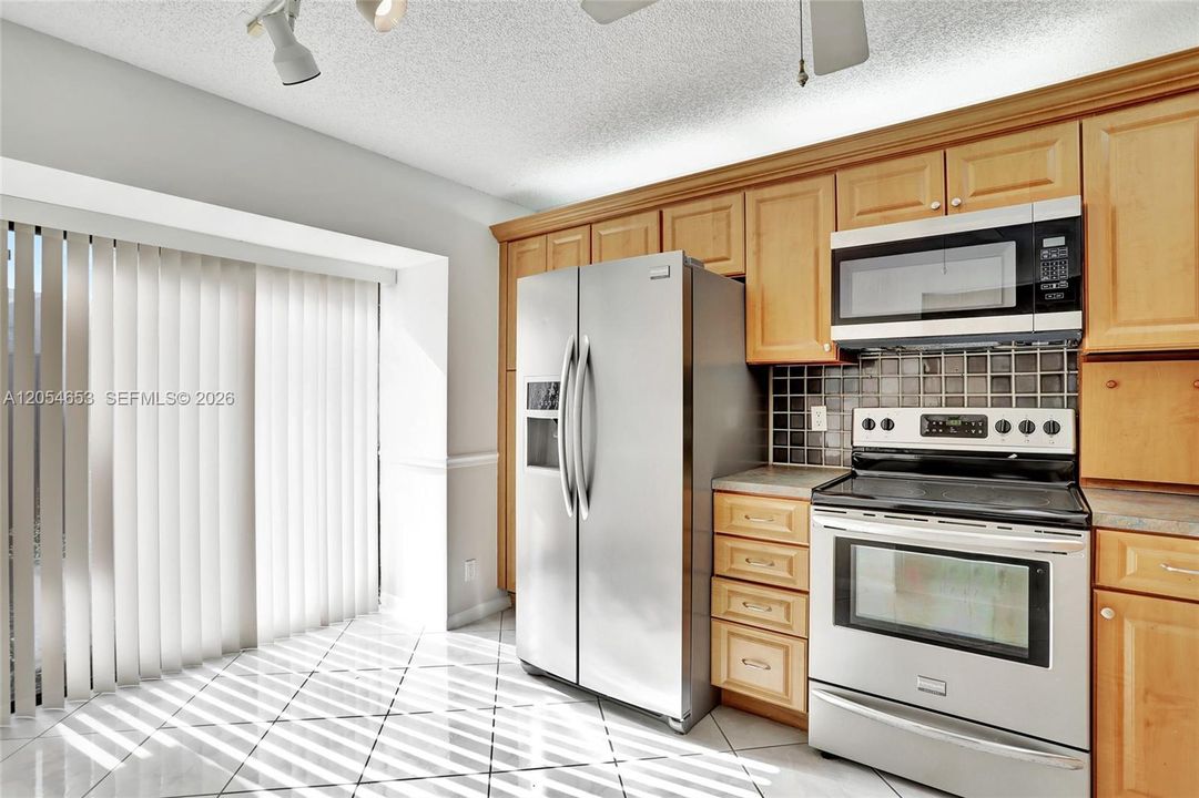 For Rent: $2,550 (2 beds, 2 baths, 1244 Square Feet)