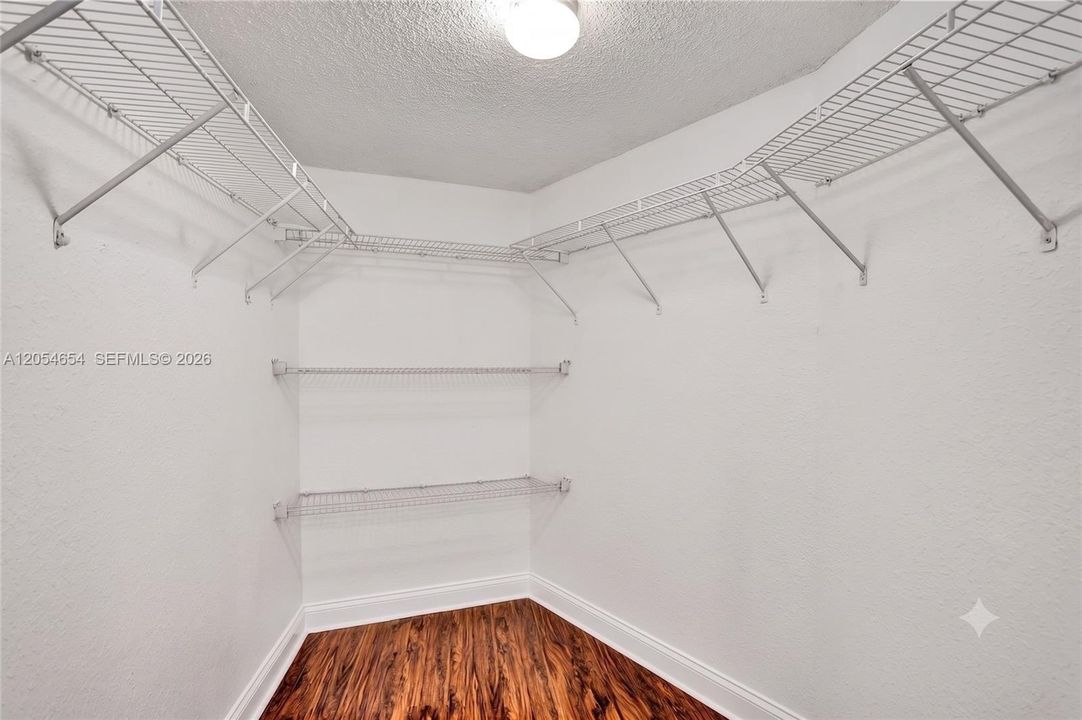 В аренду: $1,980 (2 спален, 2 ванн, 1252 Квадратных фут)