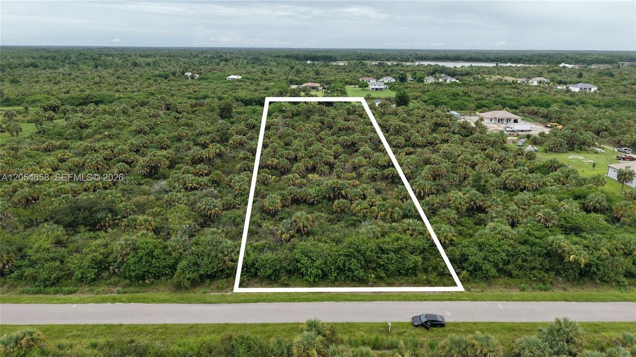 En Venta: $300,000 (2.73 acres)