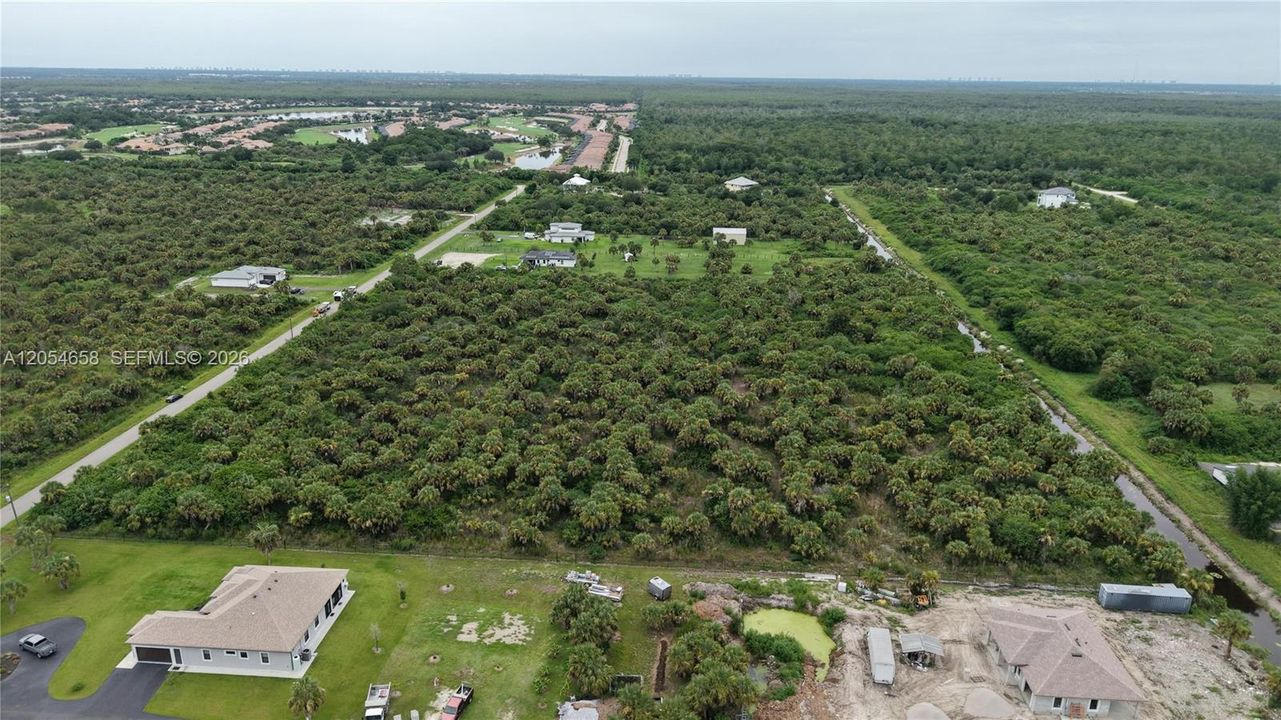 En Venta: $300,000 (2.73 acres)