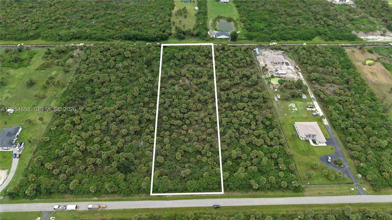En Venta: $300,000 (2.73 acres)