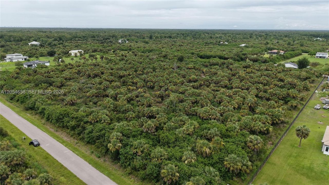 En Venta: $300,000 (2.73 acres)