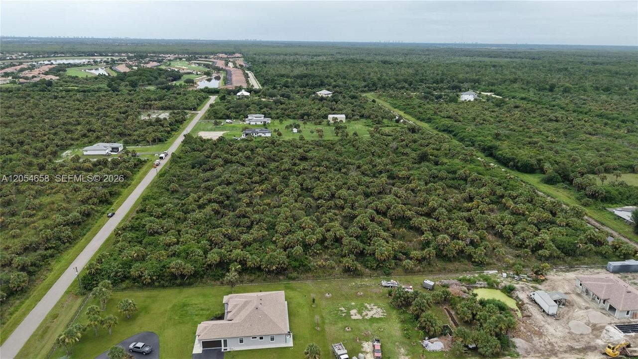 En Venta: $300,000 (2.73 acres)