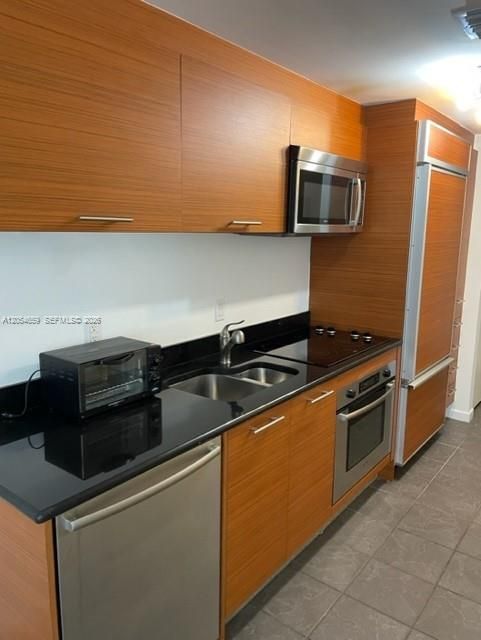For Sale: $325,000 (0 beds, 1 baths, 567 Square Feet)