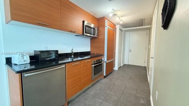 For Sale: $325,000 (0 beds, 1 baths, 567 Square Feet)