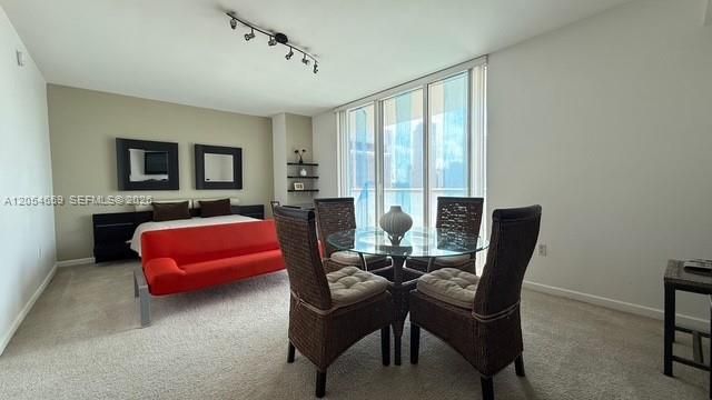 For Sale: $325,000 (0 beds, 1 baths, 567 Square Feet)
