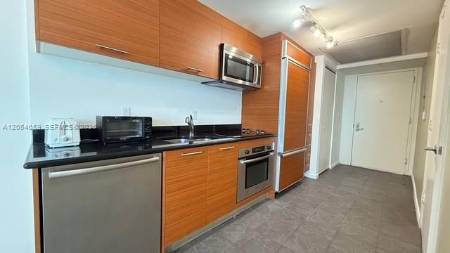 For Sale: $325,000 (0 beds, 1 baths, 567 Square Feet)