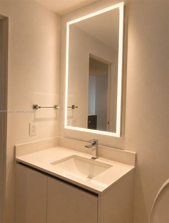 出租: $7,500 (1 贝兹, 2 浴室, 966 平方英尺)