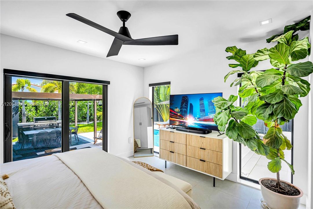 For Sale: $2,490,000 (4 beds, 4 baths, 2019 Square Feet)