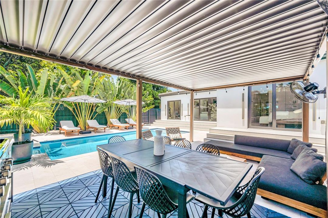 For Sale: $2,490,000 (4 beds, 4 baths, 2019 Square Feet)
