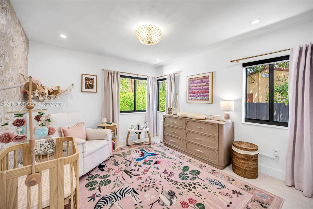 For Sale: $2,490,000 (4 beds, 4 baths, 2019 Square Feet)