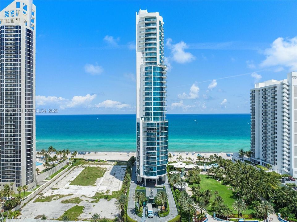 For Sale: $2,990,000 (2 beds, 2 baths, 2300 Square Feet)