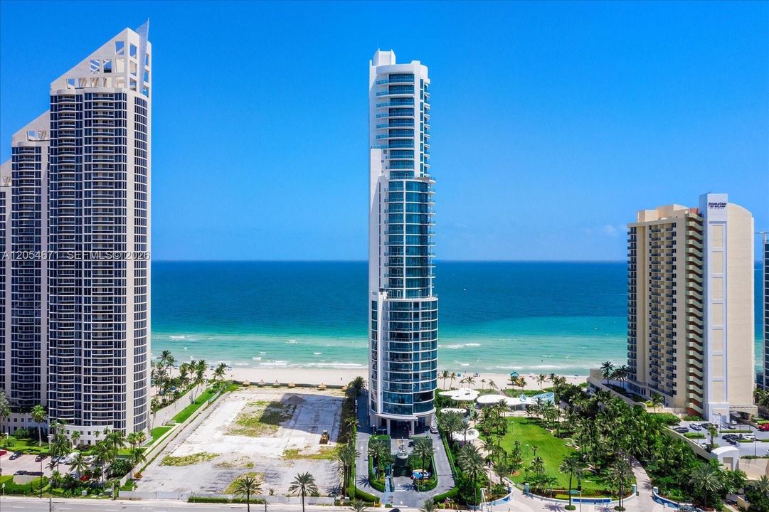 For Sale: $2,990,000 (2 beds, 2 baths, 2300 Square Feet)