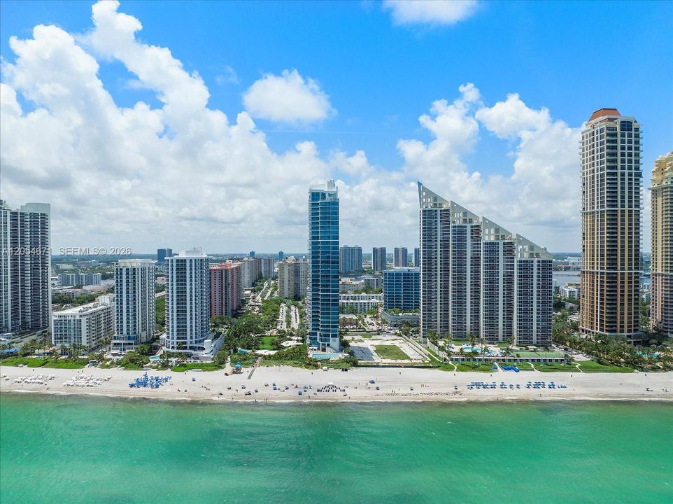 For Sale: $2,990,000 (2 beds, 2 baths, 2300 Square Feet)