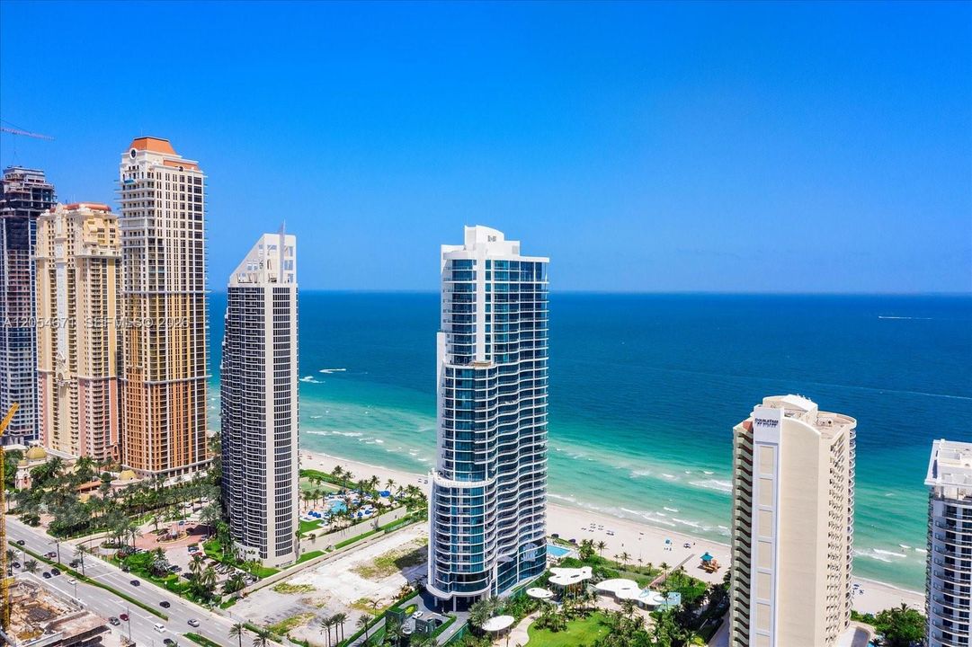 For Sale: $2,990,000 (2 beds, 2 baths, 2300 Square Feet)