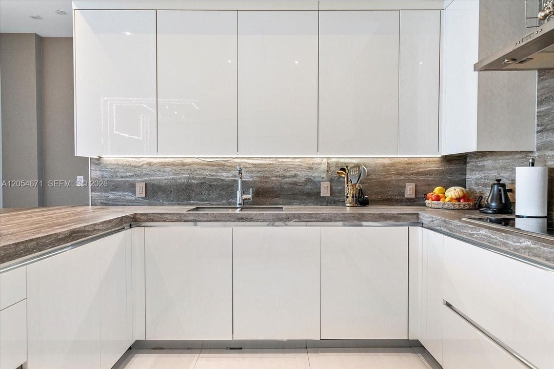 For Sale: $2,990,000 (2 beds, 2 baths, 2300 Square Feet)