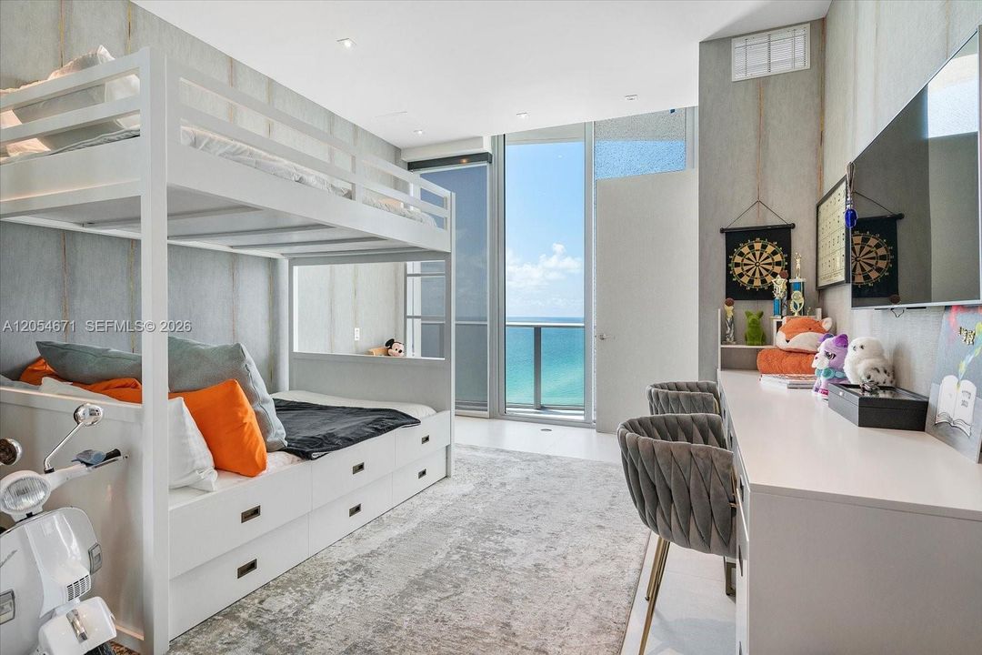For Sale: $2,990,000 (2 beds, 2 baths, 2300 Square Feet)
