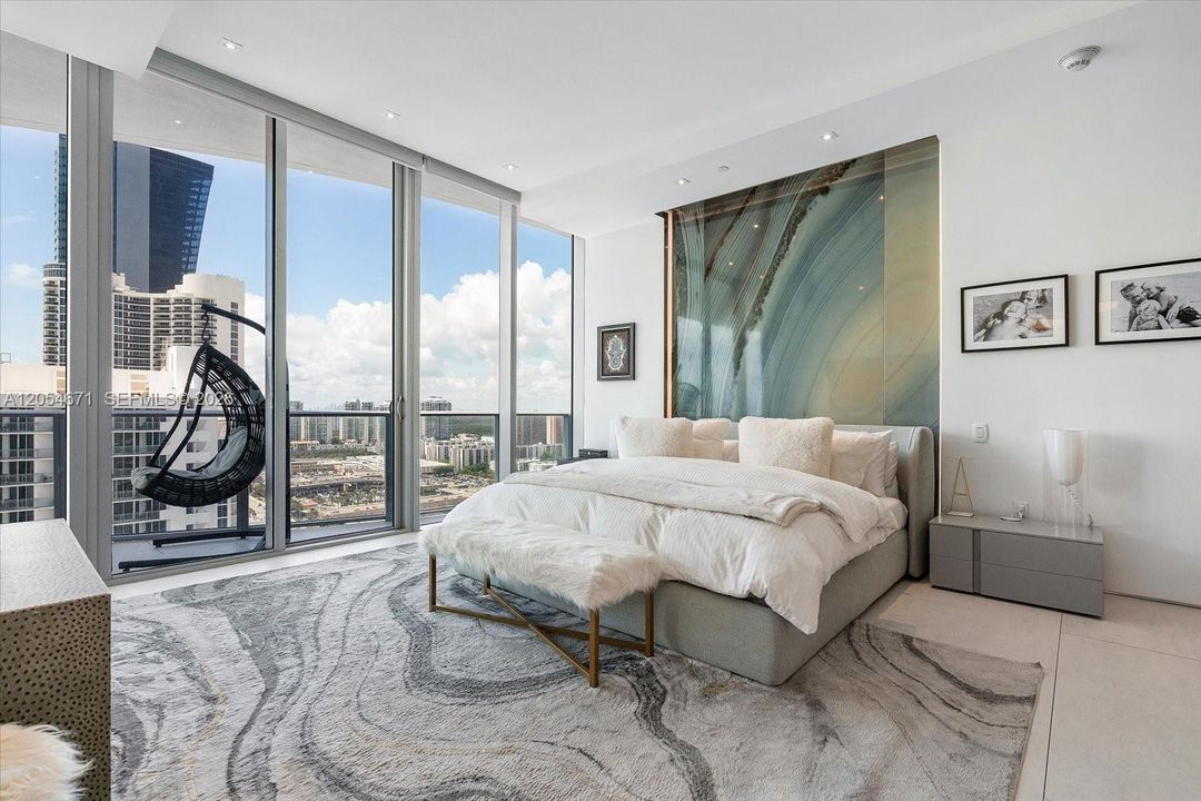 For Sale: $2,990,000 (2 beds, 2 baths, 2300 Square Feet)