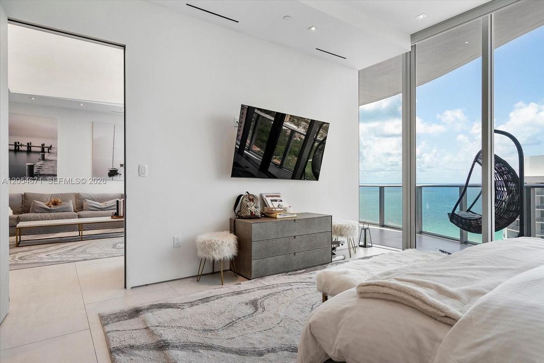 For Sale: $2,990,000 (2 beds, 2 baths, 2300 Square Feet)