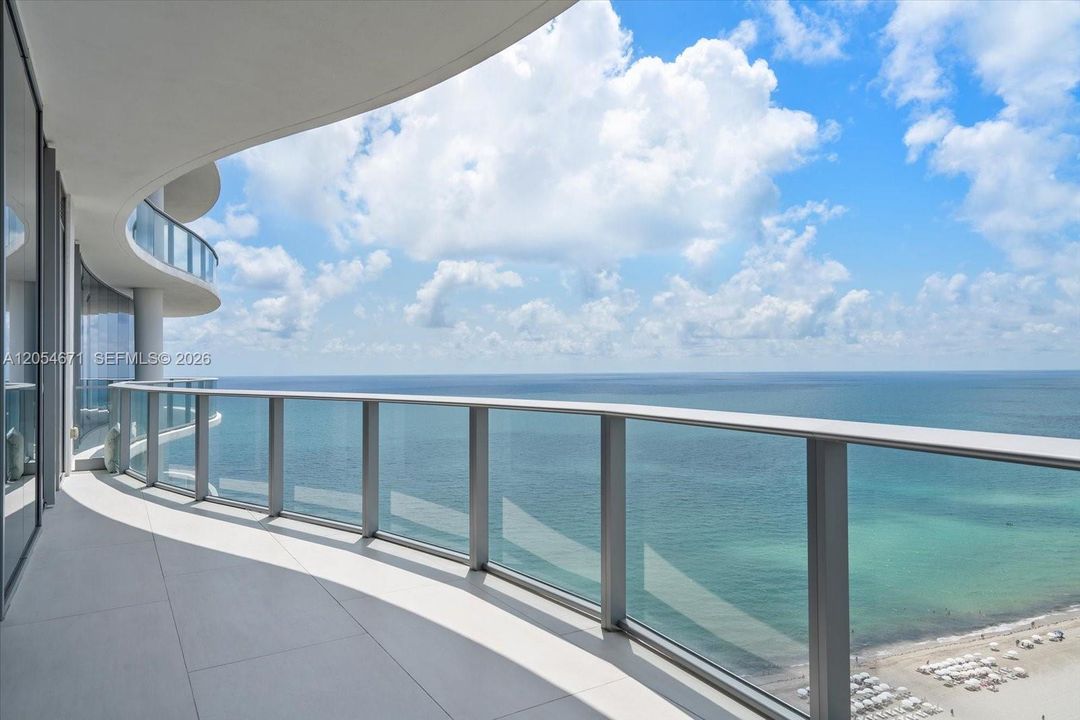 For Sale: $2,990,000 (2 beds, 2 baths, 2300 Square Feet)