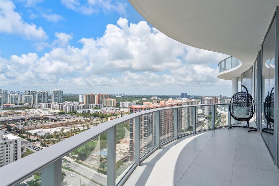 For Sale: $2,990,000 (2 beds, 2 baths, 2300 Square Feet)