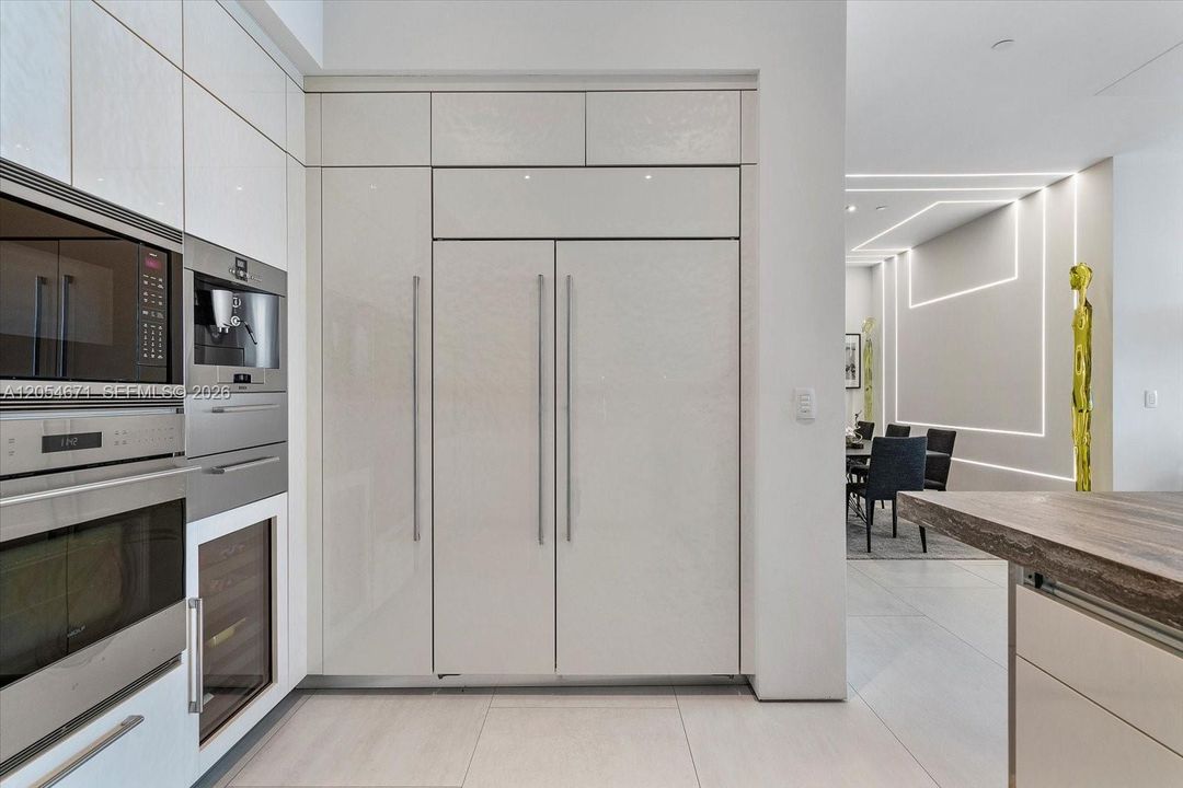 For Sale: $2,990,000 (2 beds, 2 baths, 2300 Square Feet)
