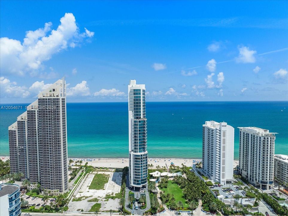 For Sale: $2,990,000 (2 beds, 2 baths, 2300 Square Feet)