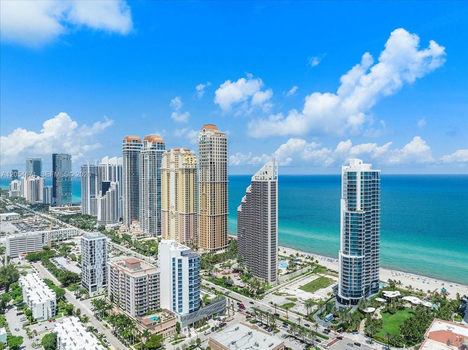 For Sale: $2,990,000 (2 beds, 2 baths, 2300 Square Feet)