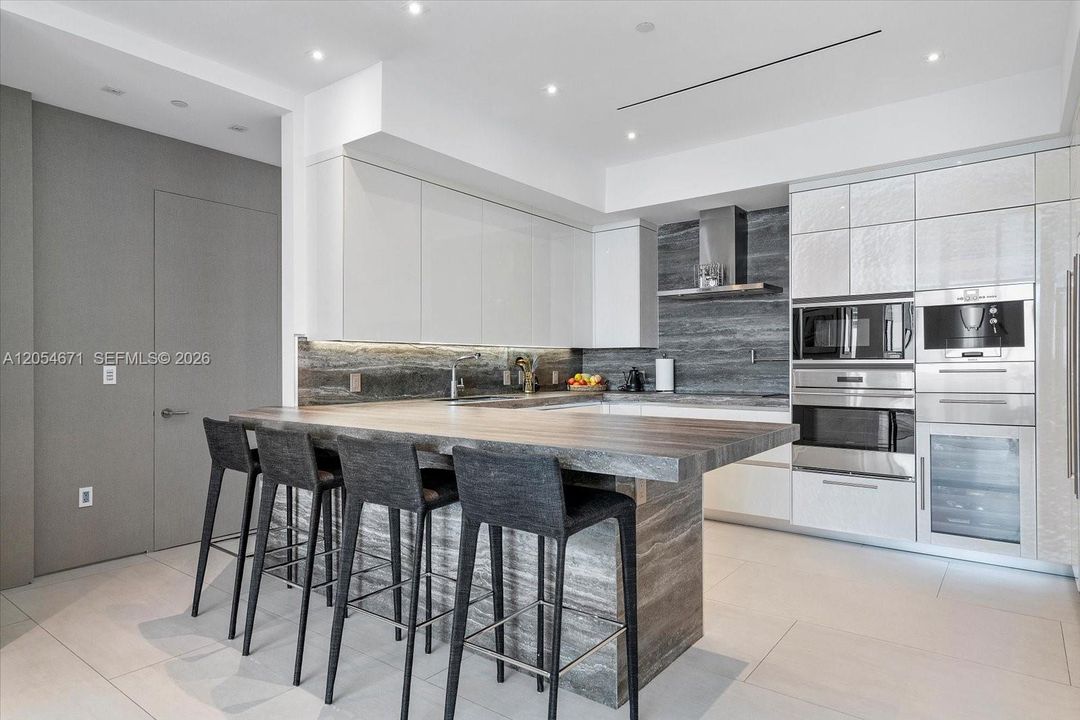 For Sale: $2,990,000 (2 beds, 2 baths, 2300 Square Feet)