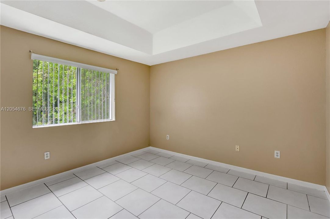 For Sale: $225,000 (3 beds, 3 baths, 1302 Square Feet)