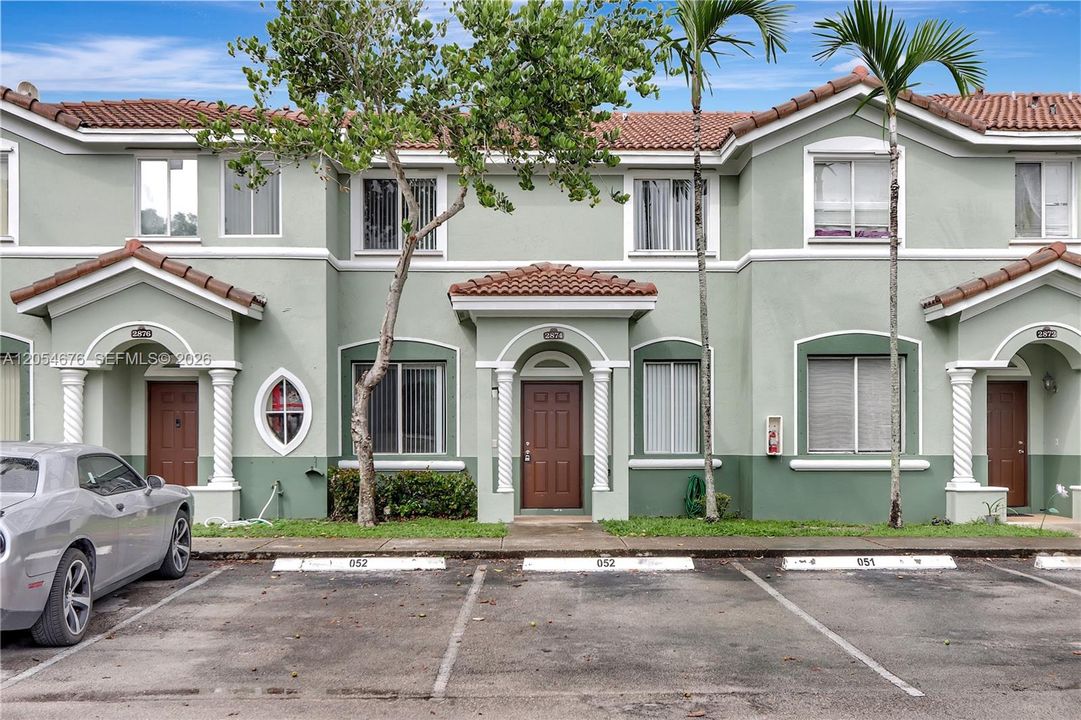 For Sale: $225,000 (3 beds, 3 baths, 1302 Square Feet)