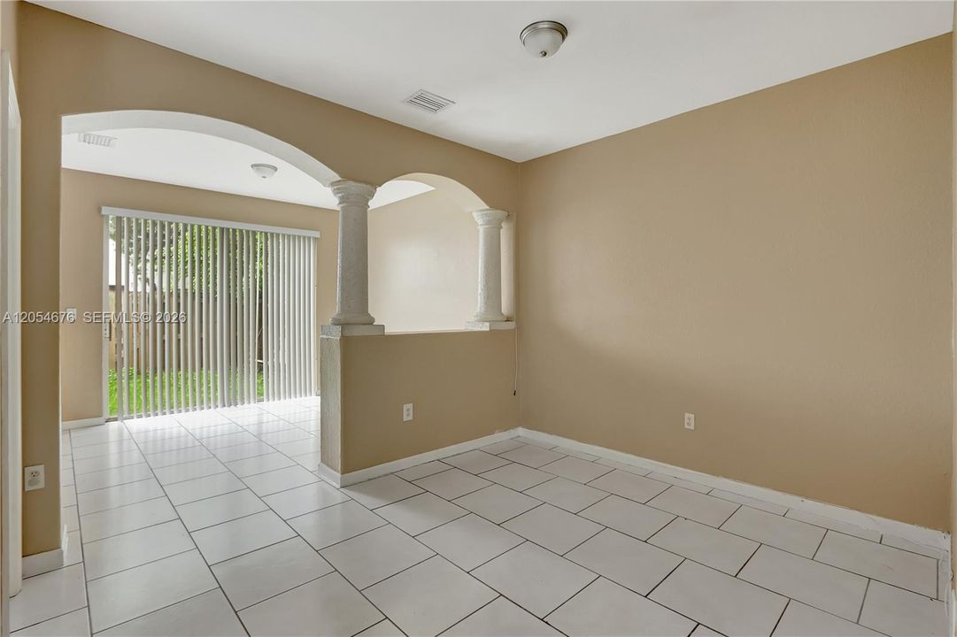 For Sale: $225,000 (3 beds, 3 baths, 1302 Square Feet)