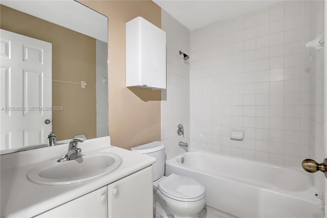 For Sale: $225,000 (3 beds, 3 baths, 1302 Square Feet)