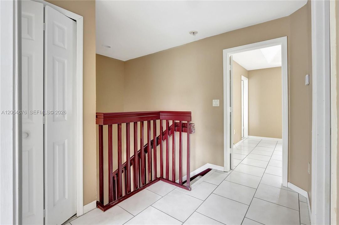 For Sale: $225,000 (3 beds, 3 baths, 1302 Square Feet)