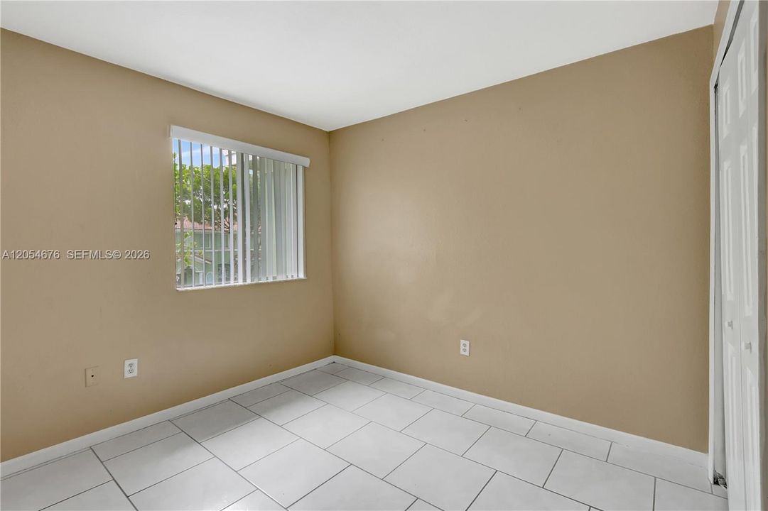For Sale: $225,000 (3 beds, 3 baths, 1302 Square Feet)