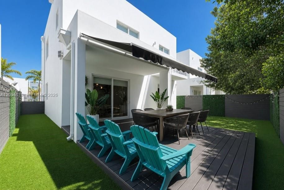 For Sale: $1,300,000 (5 beds, 4 baths, 2402 Square Feet)