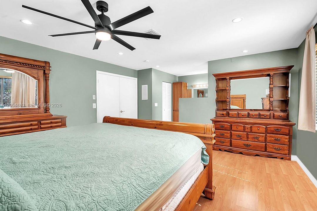 En Venta: $798,000 (4 camas, 3 baños, 2134 Pies cuadrados)