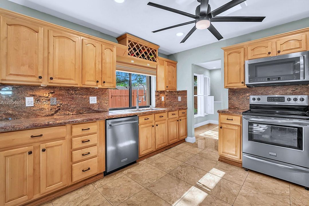 En Venta: $798,000 (4 camas, 3 baños, 2134 Pies cuadrados)