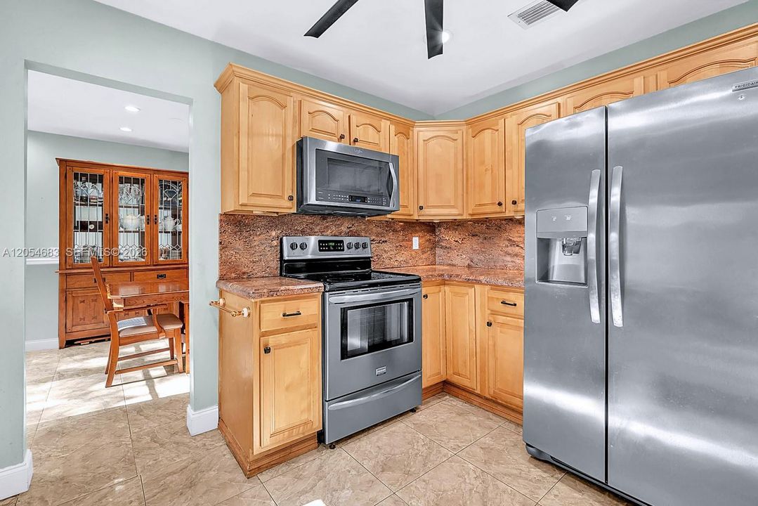 En Venta: $798,000 (4 camas, 3 baños, 2134 Pies cuadrados)