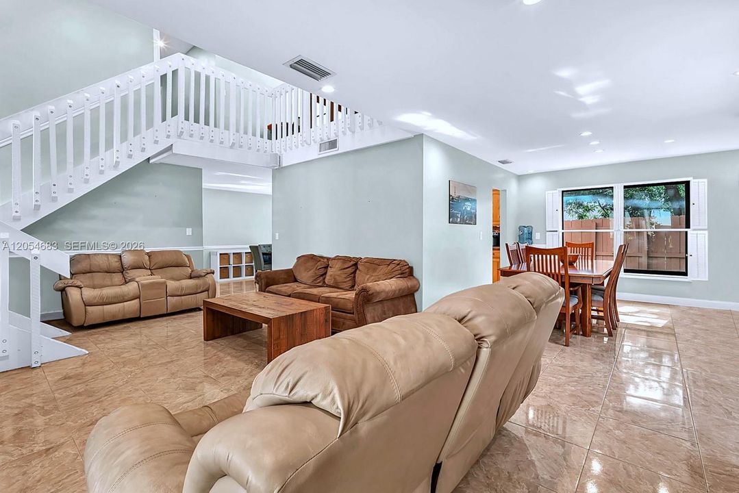 En Venta: $798,000 (4 camas, 3 baños, 2134 Pies cuadrados)